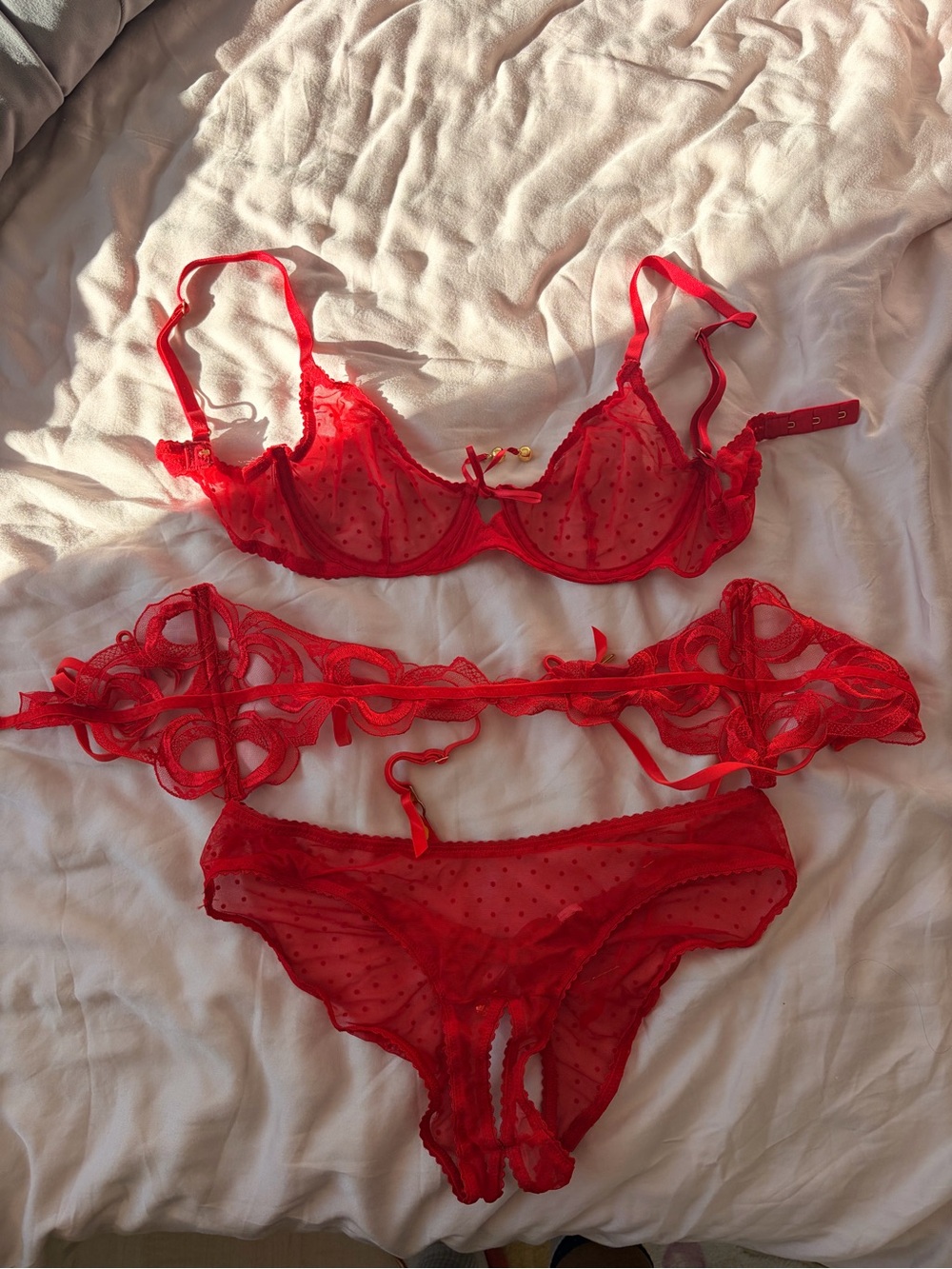 Victoria’s Secret 3-piece red lingerie set ❤️🎀